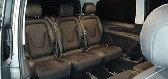 Leman VTC Services, c’est un véhicule de grand confort avec un intérieur sur mesure en cuir et alcantara